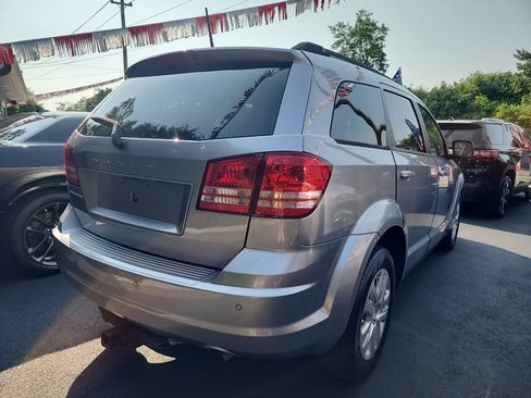 Used 2020 Dodge Journey SE FWD image 3