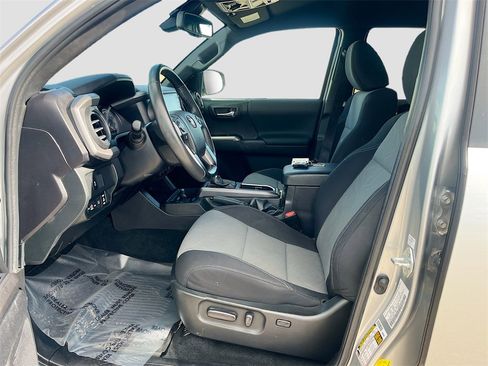 Used 2022 Toyota Tacoma TRD Off-Road w/ Technology Package image 20