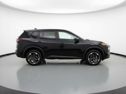 Used 2025 Nissan Rogue SV image 11