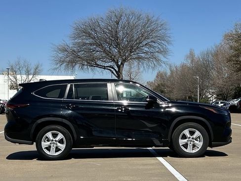 Certified 2024 Toyota Highlander LE image 3