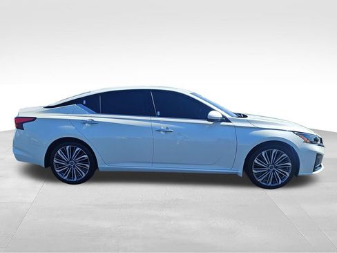 Used 2025 Nissan Altima 2.5 SL FWD image 6