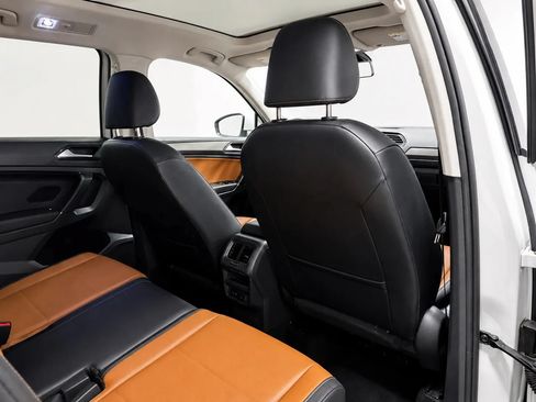 Used 2018 Volkswagen Tiguan SE w/ Panoramic Sunroof Package AWD/4WD image 19