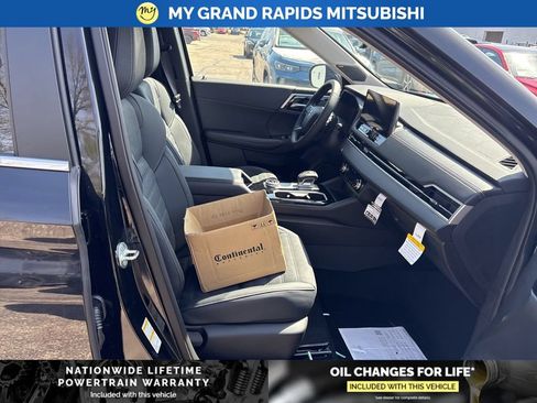 New 2026 Mitsubishi Outlander SE AWD/4WD image 14