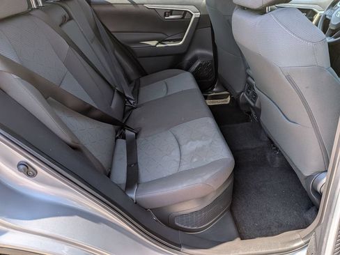 Used 2025 Toyota RAV4 XLE AWD/4WD image 17