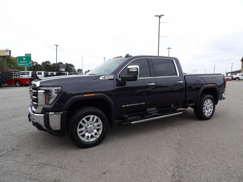 Used 2024 GMC Sierra 2500 SLT w/ SLT Premium Package image 3