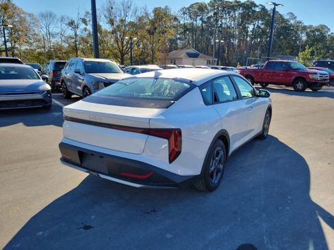 New 2026 Kia K4 FWD image 2