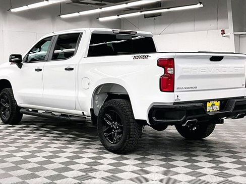 Used 2024 Chevrolet Silverado 1500 LT Trail Boss w/ Convenience Package II image 2