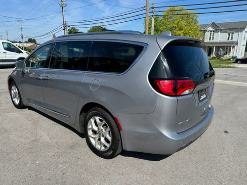 Used 2020 Chrysler Pacifica Limited FWD image 10