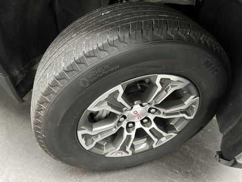 Used 2025 GMC Sierra 1500 SLT image 10