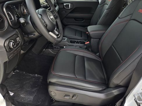 New 2025 Jeep Gladiator Rubicon w/ Convenience Group image 17