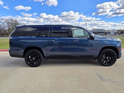 New 2026 Cadillac Escalade ESV Platinum Sport w/ LPO, ONYX Package image 7