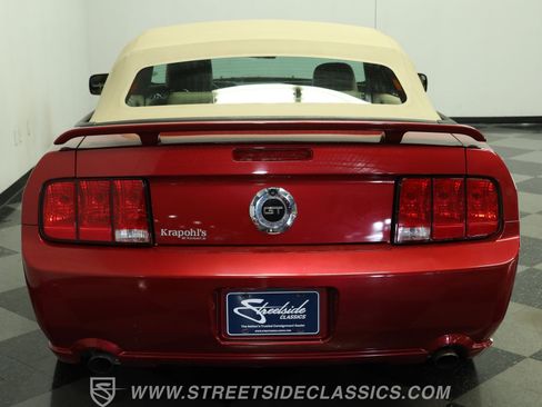 Used 2006 Ford Mustang GT RWD image 9