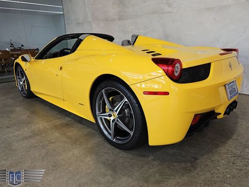 Used 2015 Ferrari 458 Spider RWD image 52