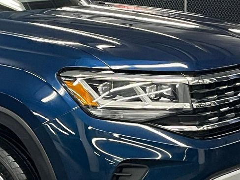 Used 2023 Volkswagen Atlas Cross Sport SE w/ Panoramic Sunroof Package AWD/4WD image 43