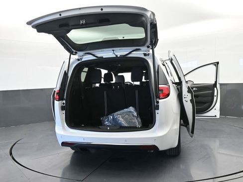 New 2026 Chrysler Pacifica Select image 72