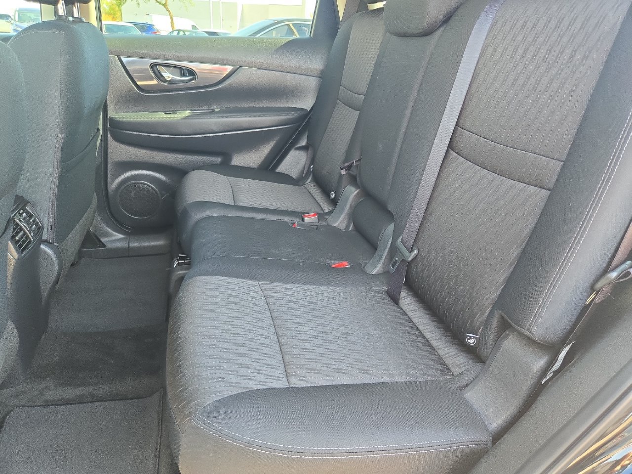 Used 2017 Nissan Rogue SV FWD image 13