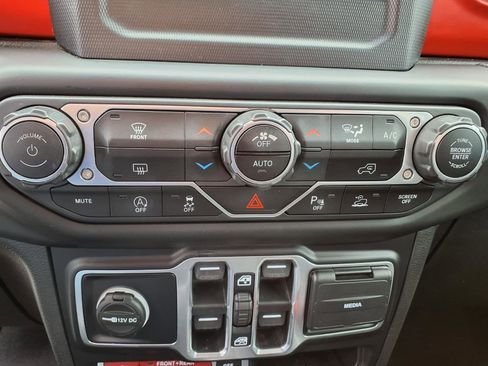 Used 2020 Jeep Gladiator Rubicon w/ Safety Group AWD/4WD image 24