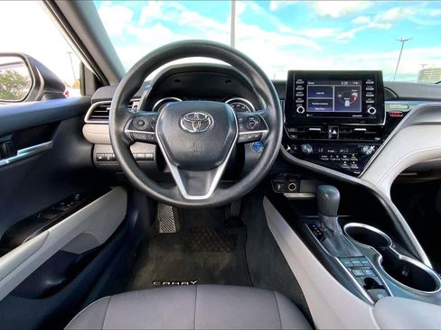 Used 2022 Toyota Camry LE image 5