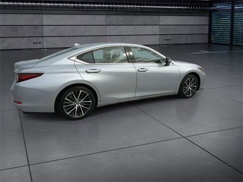 Certified 2022 Lexus ES 350 w/ Premium Package image 9