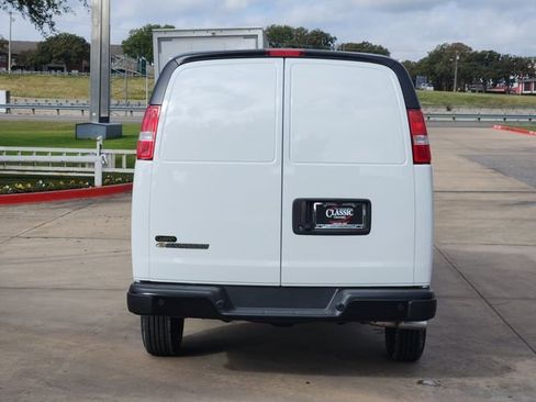 New 2025 Chevrolet Express 2500 Extended RWD image 12