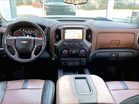 Used 2022 Chevrolet Silverado 2500 High Country w/ Technology Package AWD/4WD image 15