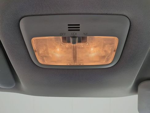 Used 2016 Toyota Corolla LE image 41