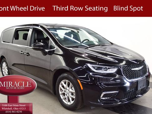 Used 2025 Chrysler Pacifica Select FWD image 1