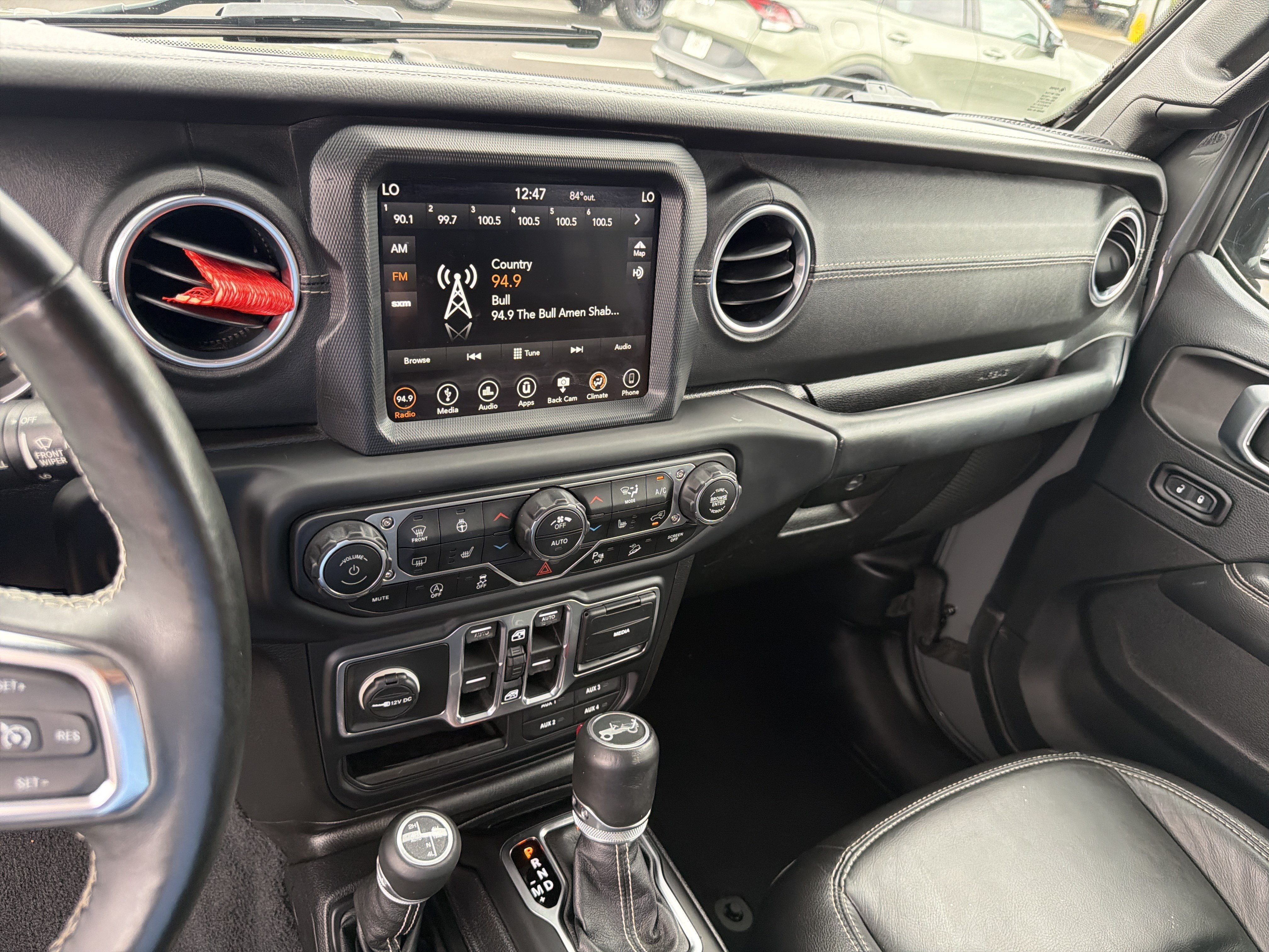 Used 2018 Jeep Wrangler Unlimited Sahara AWD/4WD image 28