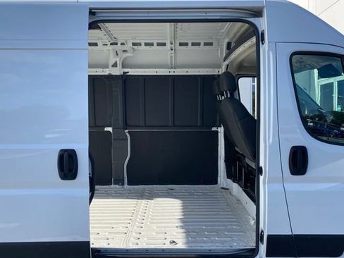 Used 2024 RAM ProMaster 2500 w/ Convenience Group image 23