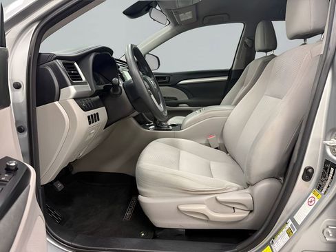 Used 2018 Toyota Highlander LE image 10
