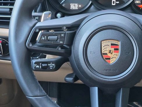 Used 2025 Porsche Macan image 16