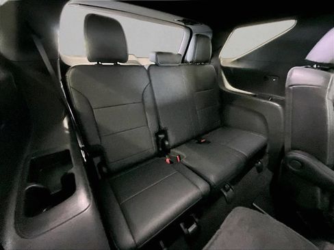 Used 2025 Chevrolet Traverse LT w/ Driver Confidence Package FWD image 30