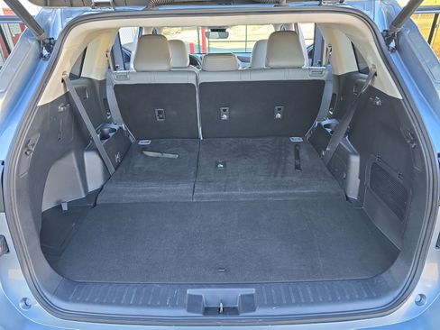 Used 2023 Toyota Highlander XLE image 18