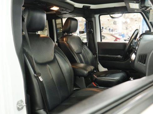 Used 2017 Jeep Wrangler Unlimited Sahara AWD/4WD image 23