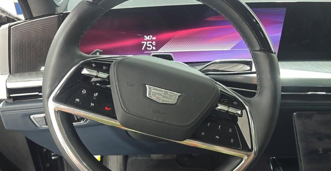 Used 2025 Cadillac Escalade IQ Sport 2 AWD/4WD image 3