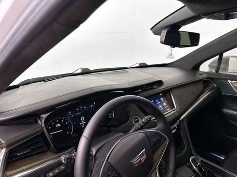 Used 2017 Cadillac XT5 Platinum AWD/4WD image 10