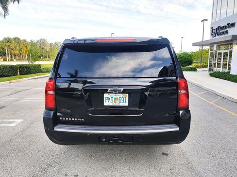 Used 2018 Chevrolet Suburban LT image 7