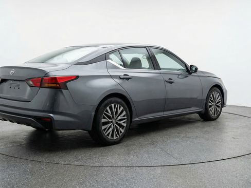 Used 2025 Nissan Altima 2.5 SV image 9