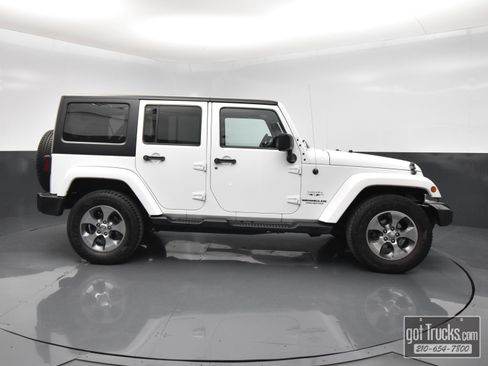 Used 2016 Jeep Wrangler Unlimited Sahara w/ Max Tow Package AWD/4WD image 45