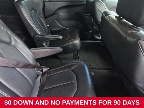 Used 2025 Chrysler Pacifica Select FWD image 25