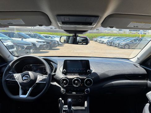Used 2025 Nissan Sentra SV FWD image 31