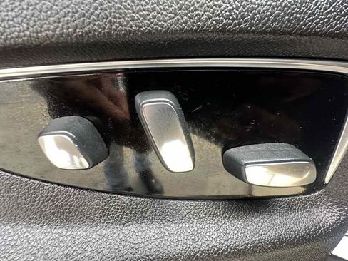 Used 2019 Cadillac Escalade Luxury AWD/4WD image 28