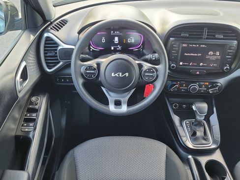 Used 2025 Kia Soul LX w/ LX Technology Package FWD image 15