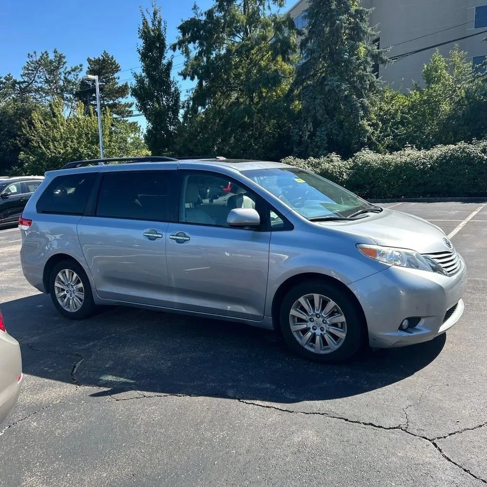Used 2011 Toyota Sienna Limited AWD/4WD image 10