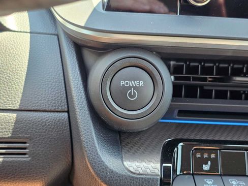 Certified 2026 Toyota Prius XLE FWD image 28
