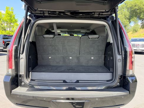 Used 2019 Cadillac Escalade Luxury AWD/4WD image 11