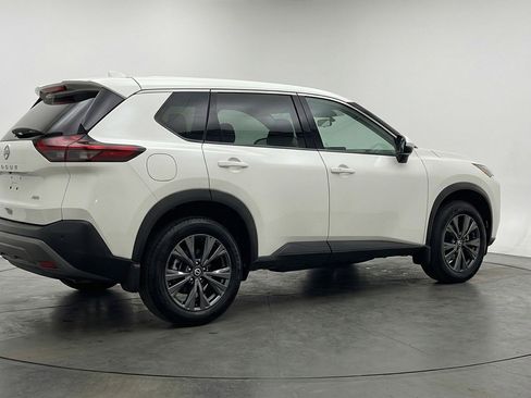 Used 2025 Nissan Rogue SV image 9