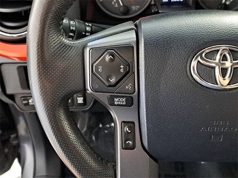 Used 2018 Toyota Tacoma TRD Off-Road image 24