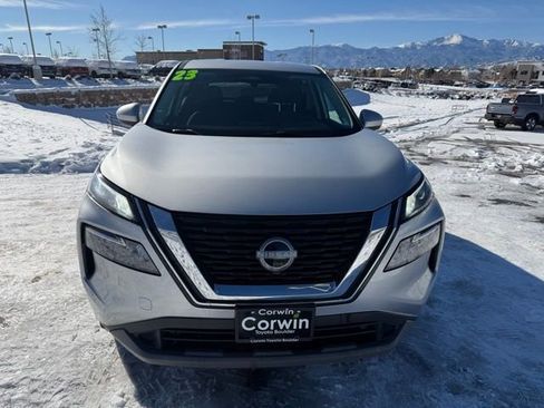 Used 2023 Nissan Rogue SV image 3
