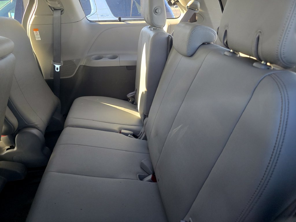 Used 2020 Toyota Sienna XLE FWD image 25